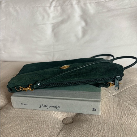 Elegant Vintage Green Suede Crossbody Bag - Picture 4 of 10